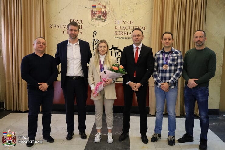 Prijem za kragujevačke strelce, osvajače bronze na Svetskom kupu u Kairu 1