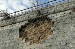 Tvrđava u Nišu zbog nemara u lošem stanju: Kapije zapuštene, a sa bedema pada kamenje 2