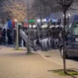 Skup podrške Rusiji u Novom Sadu, policija sprečila napad na zgradu LSV-a (VIDEO) 9