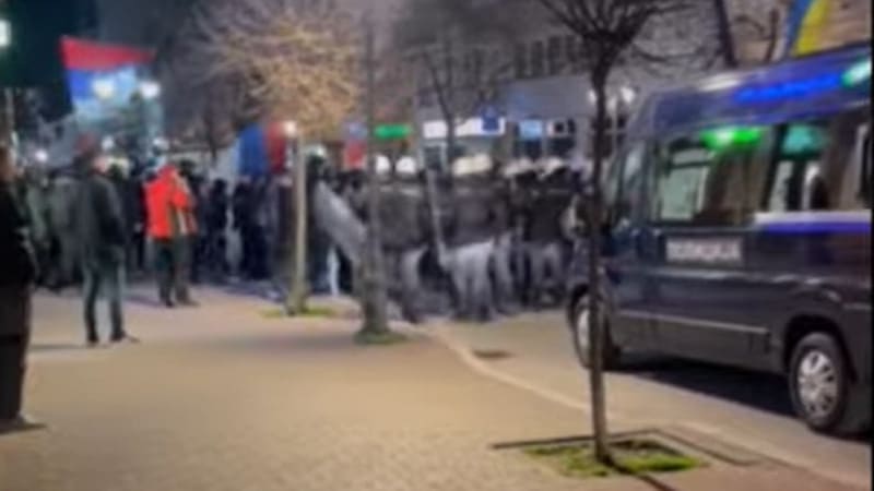 Skup podrške Rusiji u Novom Sadu, policija sprečila napad na zgradu LSV-a (VIDEO) 1