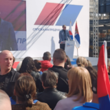 Atmosfera na Vučićevom mitingu u Kragujevcu: Šapićevi se guraju, SPS-ovci kuliraju 3