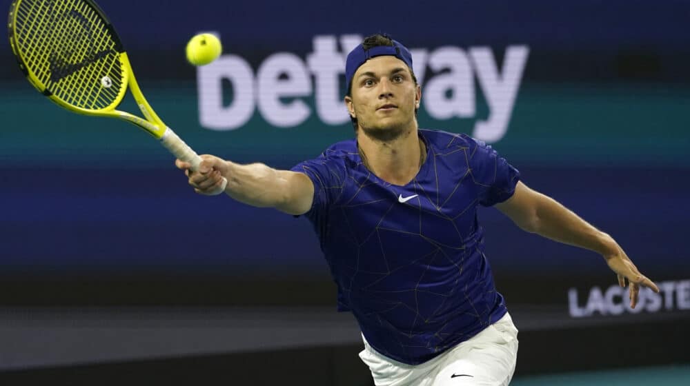 Kecmanović posle preokreta pobedio Frica za četvrtfinale turnira u Majamiju 1