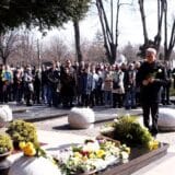 Na Novom groblju poštovaoci Đinđića odali poštu ubijenom premijeru 8