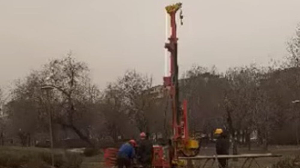 Bušačka mašina u centru Bora uznemirila ljude 1