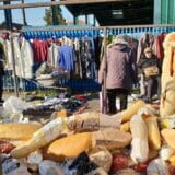 Subota ujutru na buvljaku u Zrenjaninu: Od krpica preko vangli do starog hleba 12