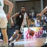 Crno-beli poraženi u Ljubljani, slavljenik dobio poklon na kraju 8