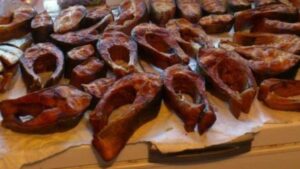 Dimljena dunavska riba zaštitni znak Đerdapa, a najbolja kada se spremi dok je minus napolju 2 Dimljena dunavska riba zaštitni znak Đerdapa, a najbolja kada se spremi dok je minus napolju 2