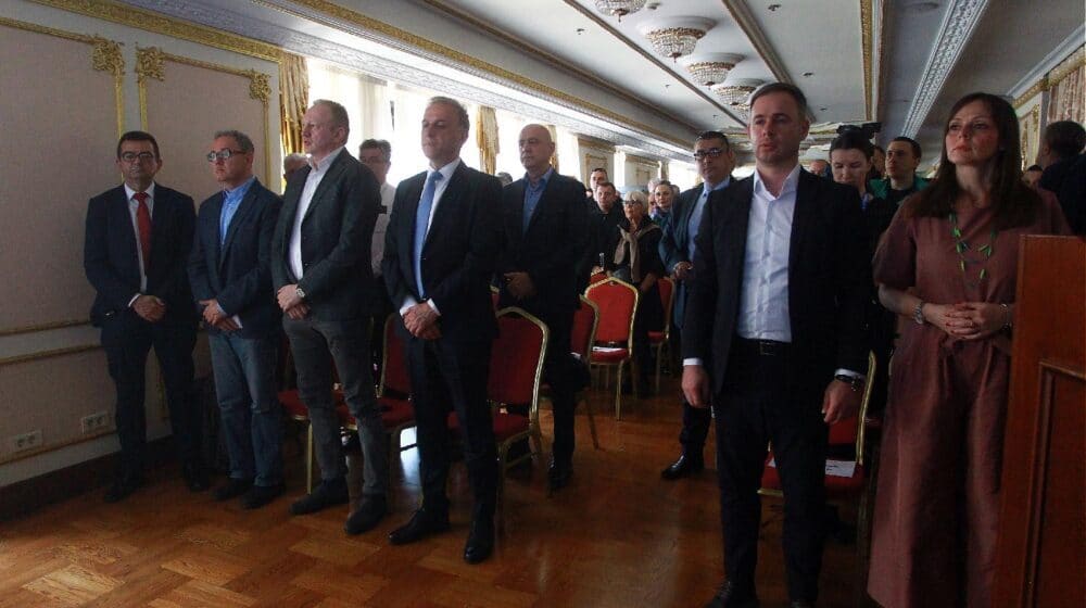 Članice Ujedinjene Srbije obavezale se da će doneti novi Zakon o radu i vratiti dostojanstvo radniku 1