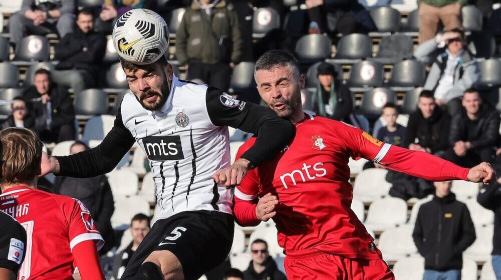 Crno-beli nepovezani, nervozni i jalovi 1