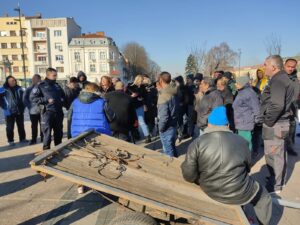 Prodavci sa buvljaka jutros protestovali ispred kabineta gradonačelnice Niša 2