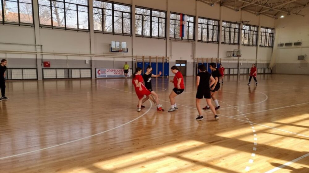 Dečaci iz Prve osnovne škole i devojčice iz Nade Matić najbolji u malom fudbalu 1