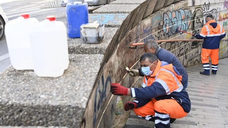 Milion evra za uklanjanje grafita: Vesić apelovao na građane da čuvaju prestonicu pa pokazao kako se grafiti čiste 2