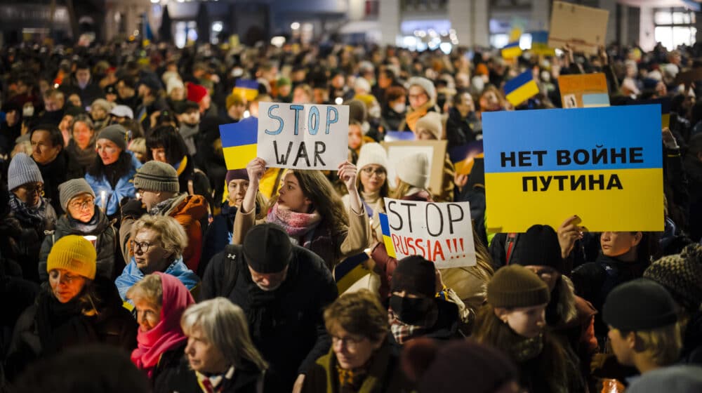 Privedeno više od 800 ljudi na protestima širom Rusije protiv rata u Ukrajini 1
