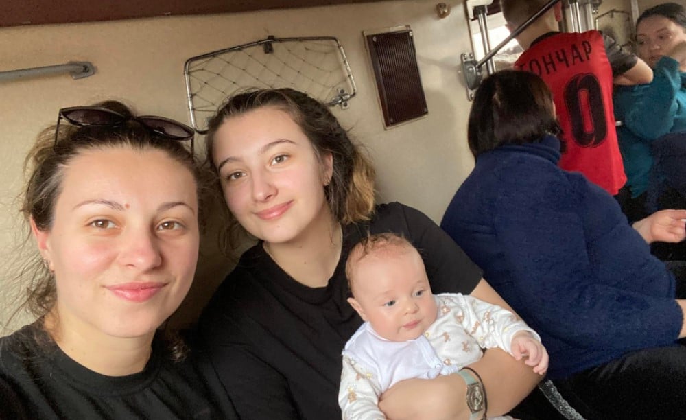 "Kakav rat, pa ja za danas imam druge planove": Ispovest tri Ukrajinke o begu iz pakla u Veliki izvor sa bebom u naručju (FOTO/VIDEO) 4 "Kakav rat, pa ja za danas imam druge planove": Ispovest tri Ukrajinke o begu iz pakla u Veliki izvor sa bebom u naručju (FOTO/VIDEO) 4