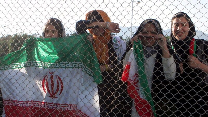 Ženama zabranjeno prisustvo meču Iran – Liban, obezbeđenje ih prskalo biber sprejem 1
