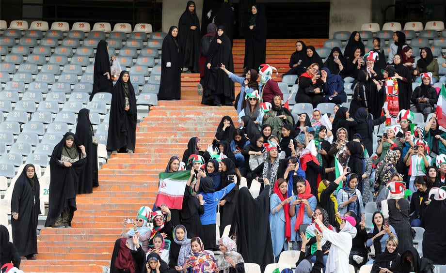 Ženama zabranjeno prisustvo meču Iran – Liban, obezbeđenje ih prskalo biber sprejem 2