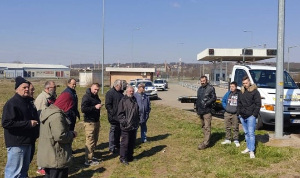 Na putu do Beograda policija zaustavila meštane borskih sela i minubus poslala na vanredni tehnički pregled 2