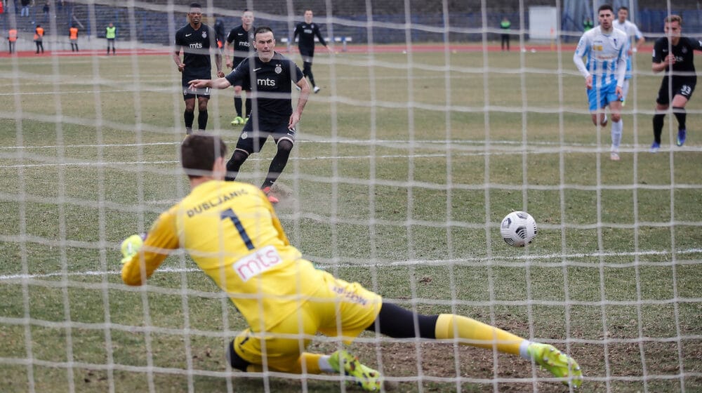 Crno-beli jedva do VAR trijumfa 1