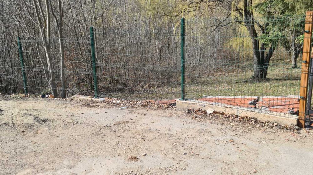 Majdanpek: U toku ograđivanje i uređenje novog groblja u Majdanpeku 1