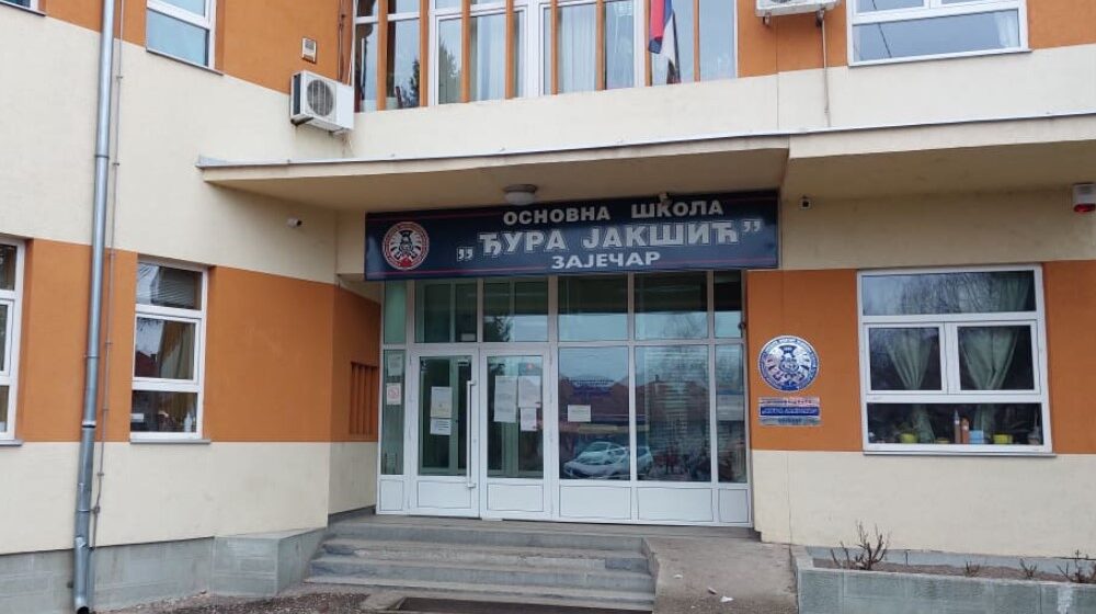 Zaječar: Zbog problema sa grejanjem skraćeni časovi u OŠ "Đura Jakšić" 1