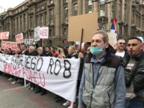 Protest Trg Slavija, prosvetari , pijačari, Pijačni prodavci, preduzetnici i turistički radnici Nezadovoljni pijačni prodavci pred Predsedništvom, poručuju "može sve - kase ne" (VIDEO, FOTO) 20