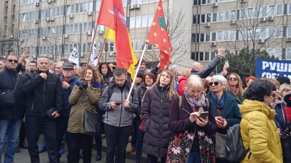 Protest prosvetara, u više od 600 škola časovi po 30 minuta: Vlada Srbije se odrekla učitelja 1