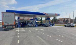 U Kragujevcu više nema evra u menjačnicama: Šta se dešava na benzinskim pumpama i marketima širom Srbije 2