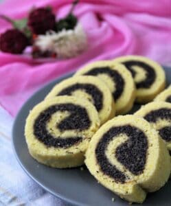 Recept nedelje: Rolat sa makom 2 Recept nedelje: Rolat sa makom 2