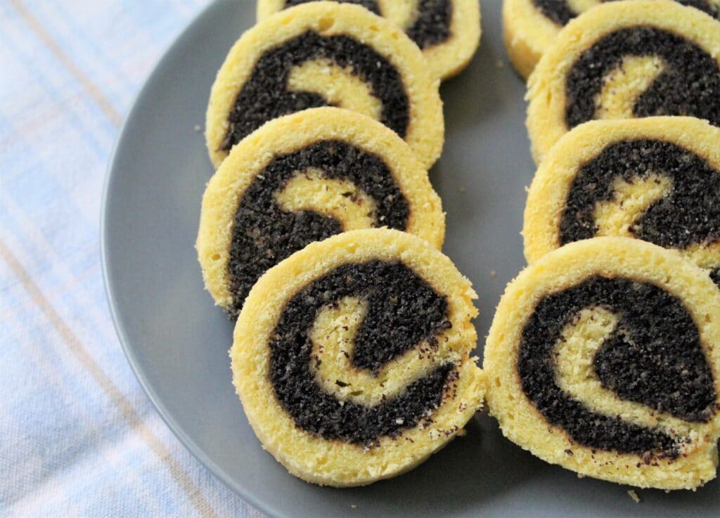 Recept nedelje: Rolat sa makom 3 Recept nedelje: Rolat sa makom 3