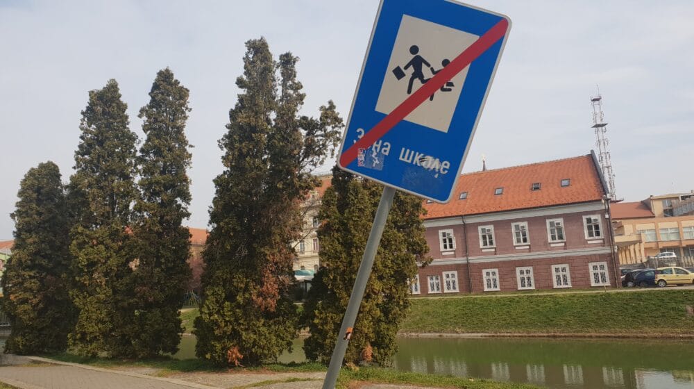 U Zrenjaninu znakovi uništeni, nema ko da ih popravlja 1