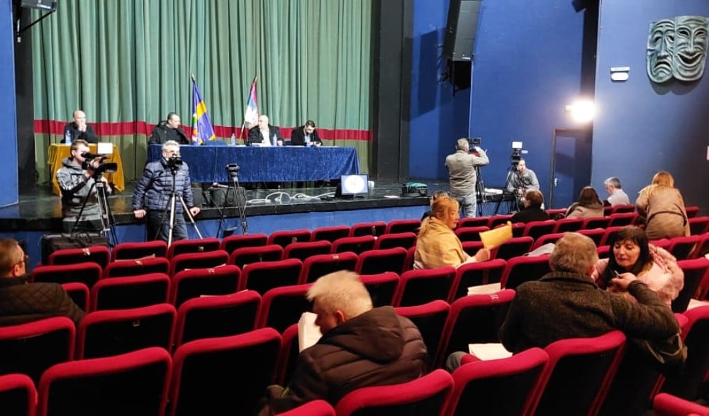 Zaječar: Odbornici opozicije Nenada Ristovića dočekali transparentom 2