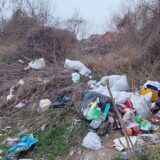 Stanari Mariborske ulice u Zaječaru muku muče sa smećem 9