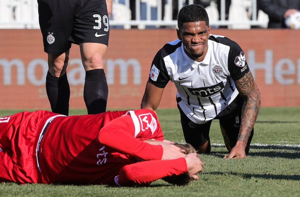 Crno-beli nepovezani, nervozni i jalovi 3 Crno-beli nepovezani, nervozni i jalovi 3