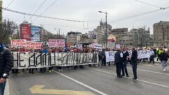 Protest Trg Slavija, prosvetari , pijačari, Pijačni prodavci, preduzetnici i turistički radnici Nezadovoljni pijačni prodavci pred Predsedništvom, poručuju "može sve - kase ne" (VIDEO, FOTO) 19