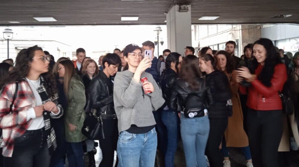 Studenti protestovali na platou kod Filozofskog zbog uvredljive izjave voditeljke TV Happy 1