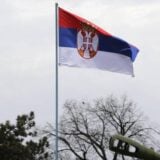 Kancelarija za KiM: Grupa mlađih Albanaca ukrala i zapalila srpsku zastavu u selu Prilužje 10