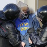 Rusija blokira nezavisne medije i hapsi antiratne demonstrante 1