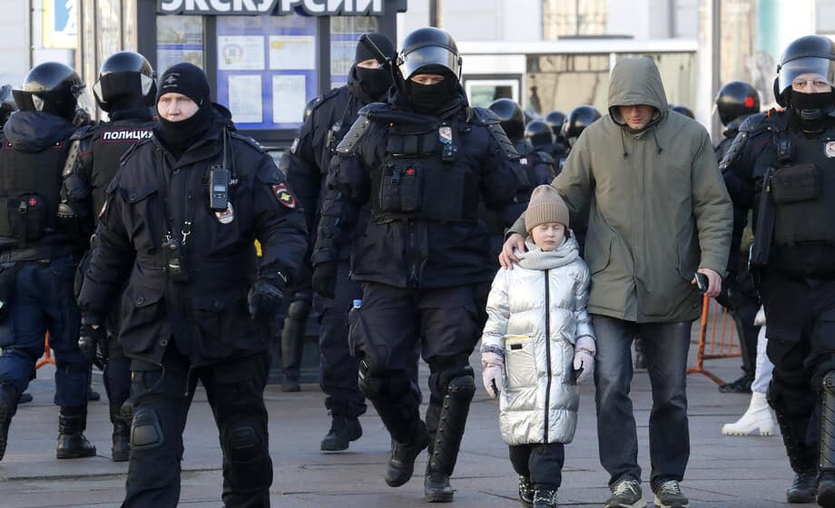 Ruski Insajder istražuje “vojno-patriotsku” obuku u školama, vrtićima i klubovima u Rusiji: “Kalašnjikov umesto igračke i školske sveske” 1