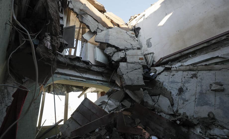 BLOG UŽIVO: Rusi gađali stambeni kompleks u Kijevu, raketirana zgrada blizu aerodroma u Lavovu 1