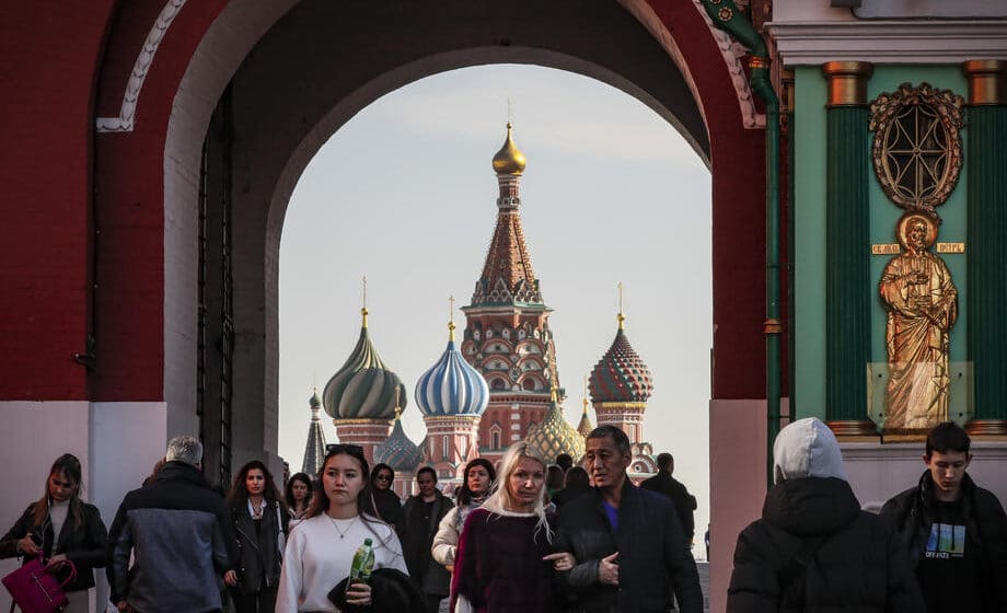 As many as 83 percent of Russians support Putin 1