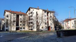 zgrade Bagljaš Zagađenje vazduha prlja veš na terasama i izaziva kašalj: Prošetali smo najzagađenijim delom Zrenjanina 3