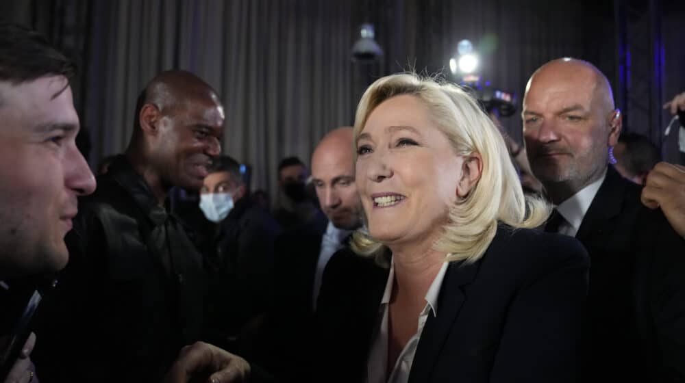 Le Pen zahvalila glasačima i obećala da će zemlju "dovesti u red" 1