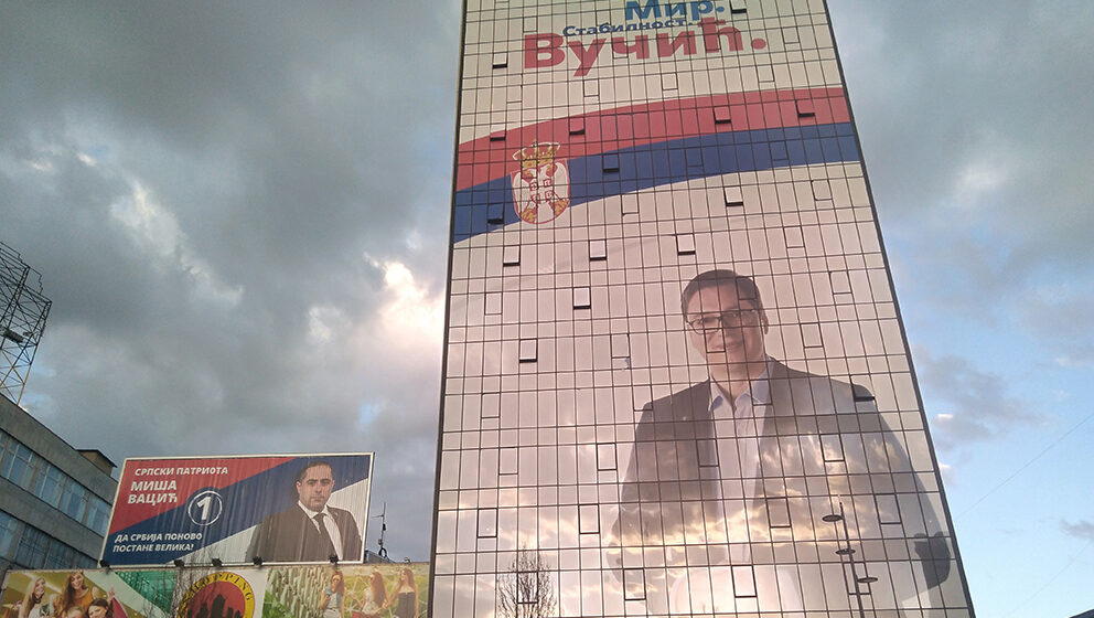 Unutarstranački izbori SNS u Nišu na ivici tuče, na sastanku i mladići sa kapuljačama (VIDEO) 1