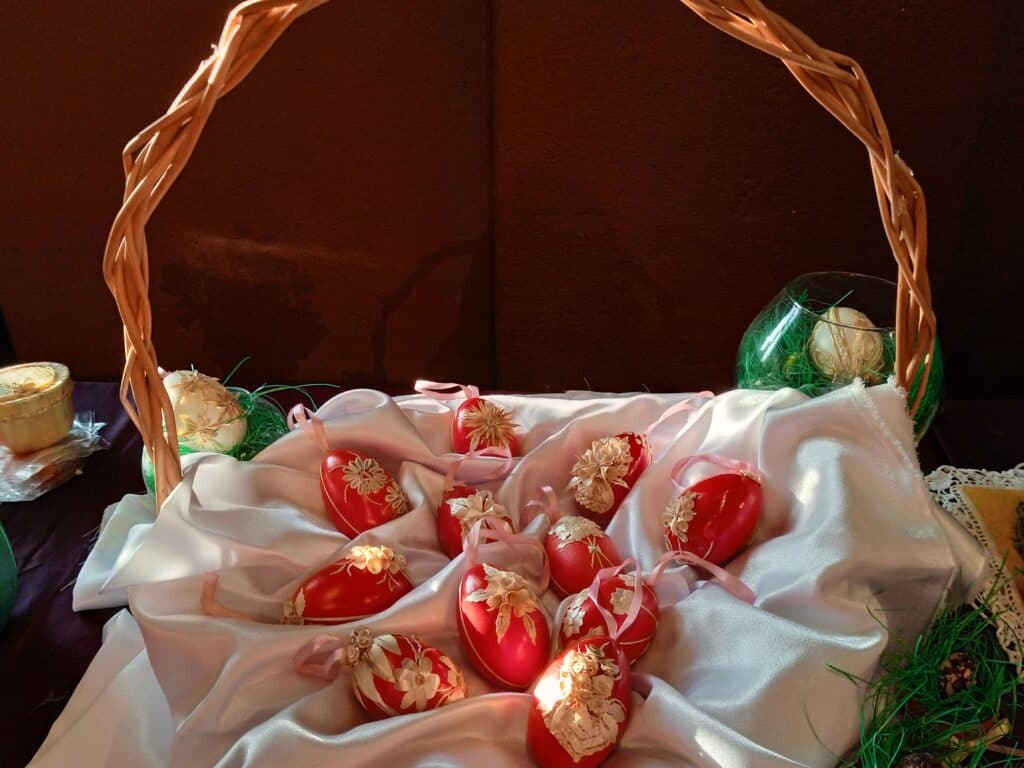 Slavica iz Subotice sprema uskršnja jaja dugo i na neobičan način - od žetve do žetve 4 Slavica iz Subotice sprema uskršnja jaja dugo i na neobičan način - od žetve do žetve 4