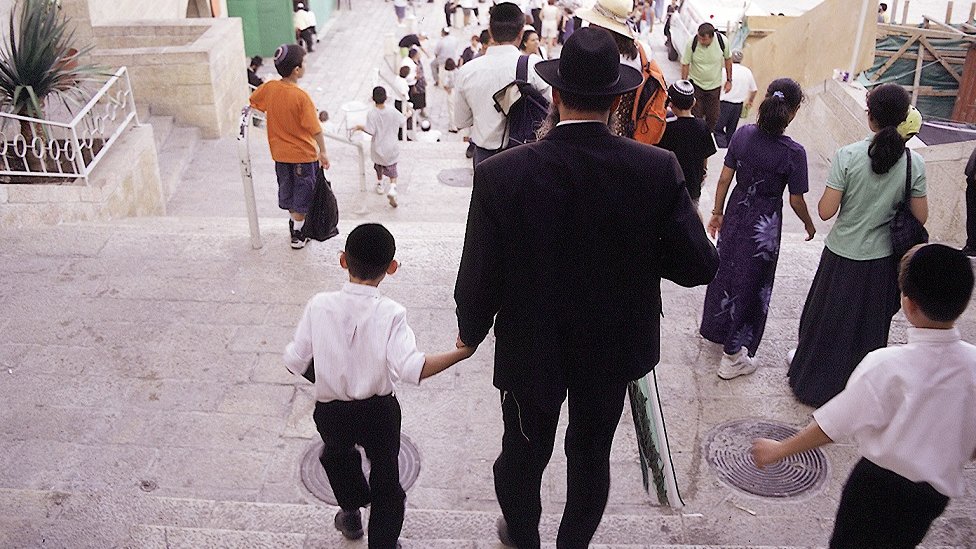 Religija: Šta je kontroverzni jevrejski kult Lev Tahor i otkud oni na Balkanu 7 U Izraelu žive i pripadnici Satmara, antionističke grupe, ali oni nisu u sukobu sa državom (ilustracija)