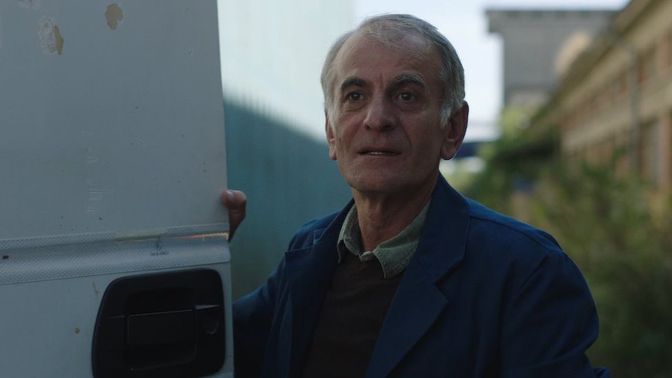 Izudin Bajrović u Intervjuu petkom: „Do 1992. sam mislio da je rat stvar prošlosti, a sada znam da se može desiti svakog trenutka“ 2 Izudin Bajrović u seriji "Područje bez signala"