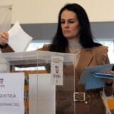 Izbori u Srbiji 2022: Glasanje za predsednika, poslanike i lokalne vlasti - prvi podaci o izlaznosti 2