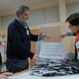 Incident na biračkom mestu u Zemunu, kontroloru Nove stranke nisu dozvolili da unese primedbu u Zapisnik 9
