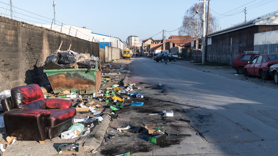 Romi u Srbiji: Zajde Badža, romsko svetilište u Nišu za koje je malo ko znao 4 romsko naselje Stočni trg