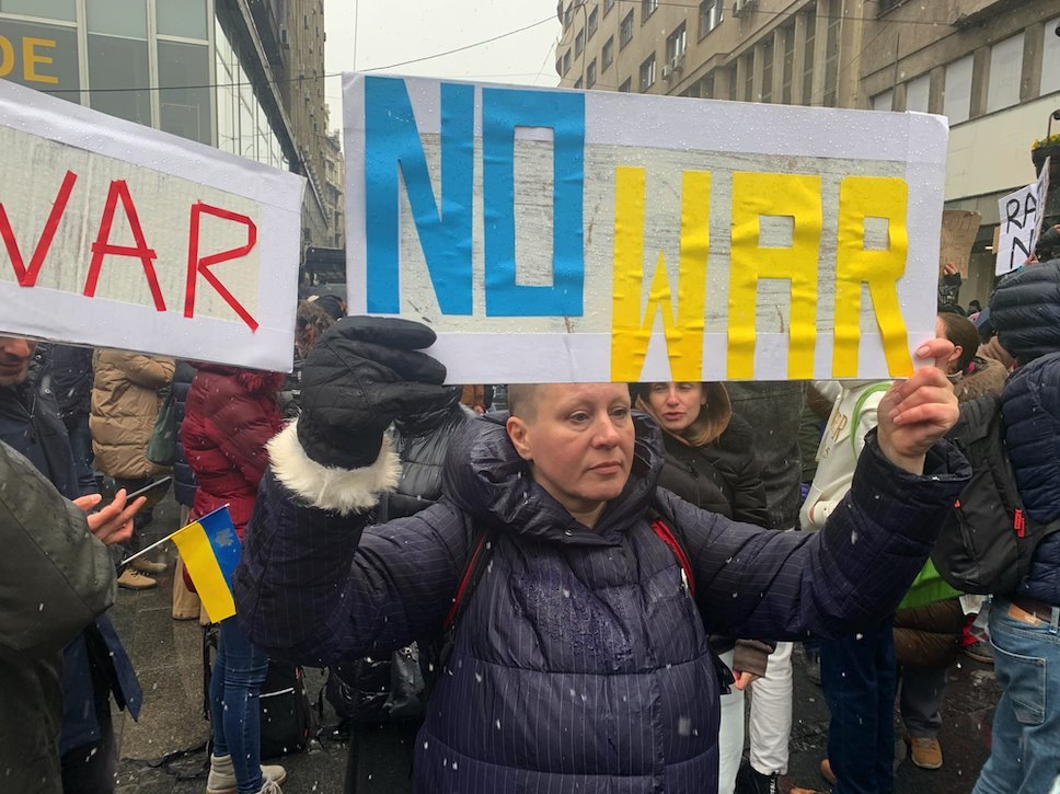 Rusija, Srbija i lažne vesti: Pretnje proterivanjem zbog kritike Moskve - lažna vest uznemirila Ruse u Srbiji 1 protest beograd